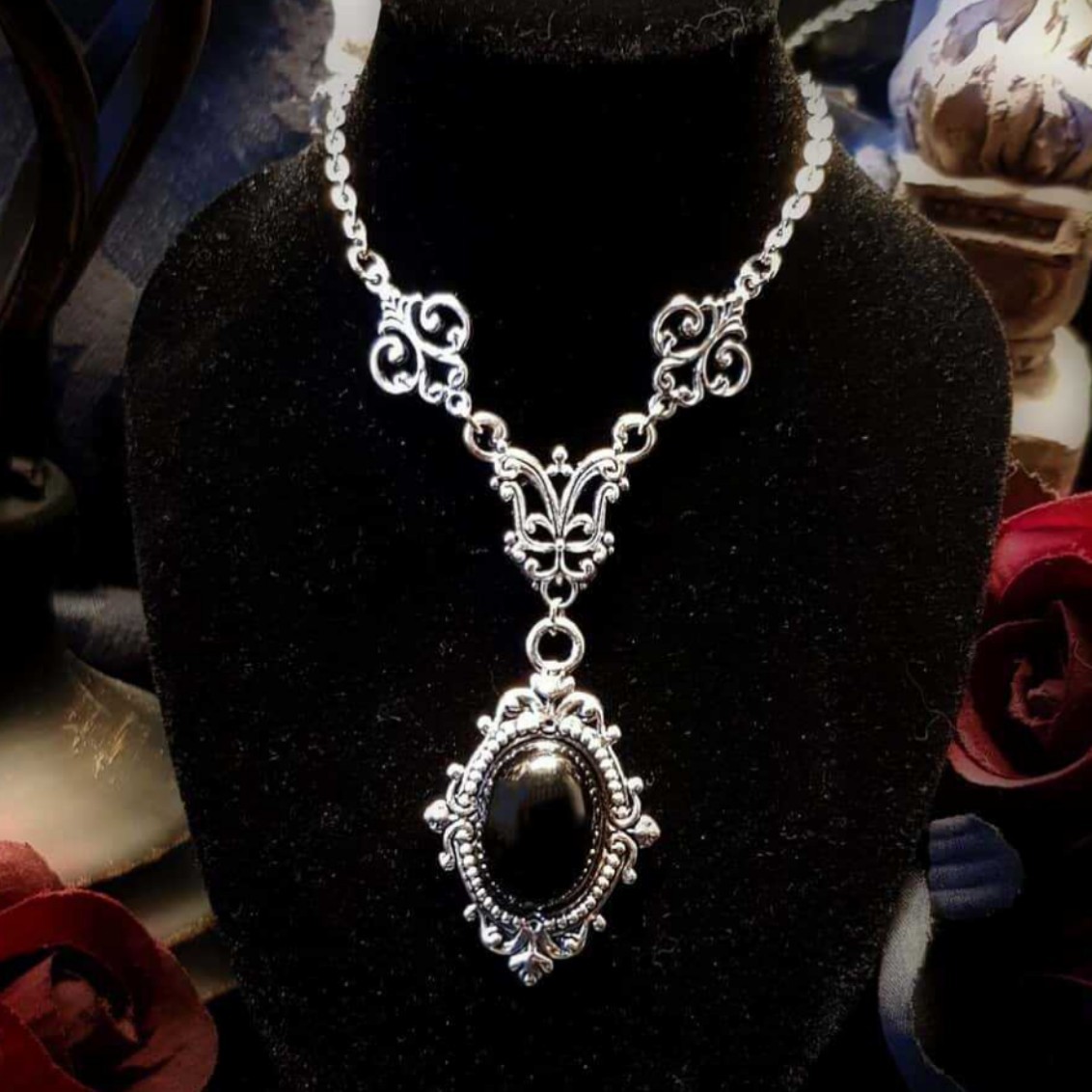 ヴァンパイアカメオネックレス、ブラッドカメオ、ゴシックジュエ - Men'S Victorian Accessories のレビューと価格