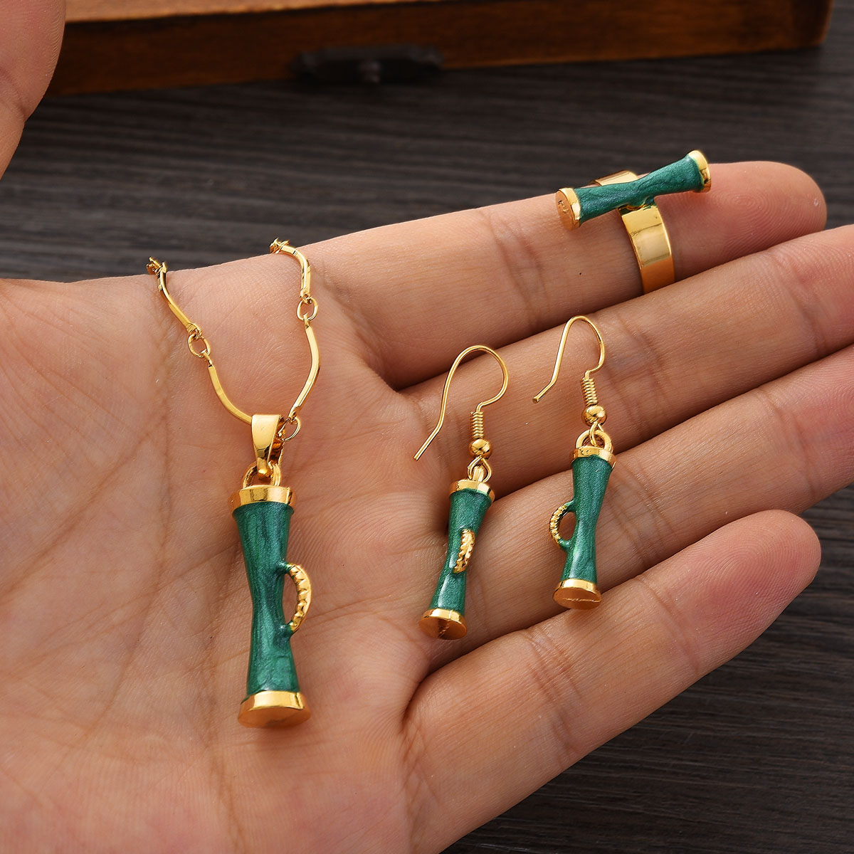 ファッション PNG ゴールドカラー ジュエリーセット 女性 - Men Accessories India のレビューと価格